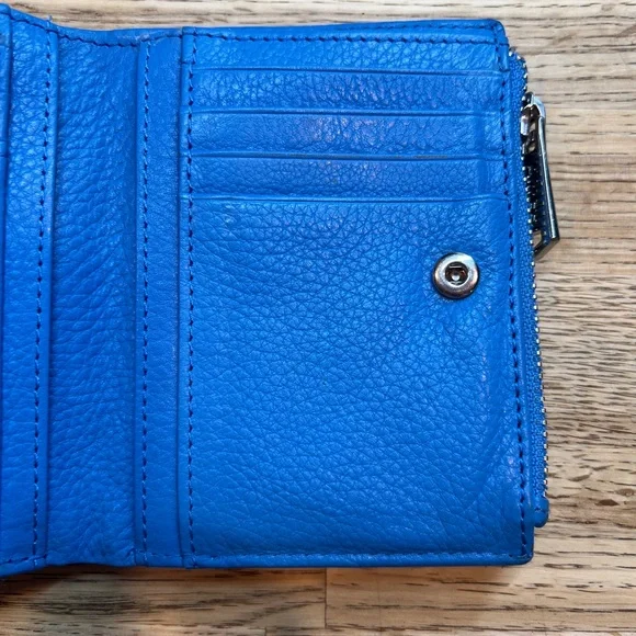 Aimee Kestenberg "Memphis Blue" & Silver Hamilton Bifold Quilted Wallet - Picture 4 of 4